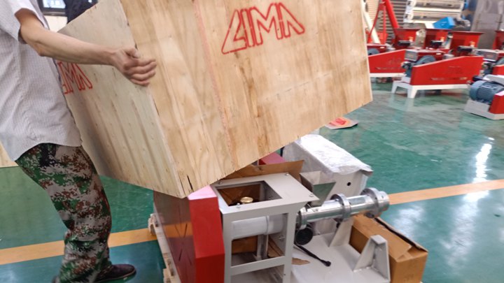 wet type Goldfish feed making machine in the Philippines